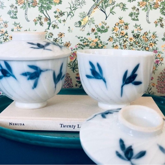 🛑SOLD🛑 Timeless Gaiwan Tea Cups, White With Blue Floral Leaf Design (Set of 2) - Picture 2 of 6
